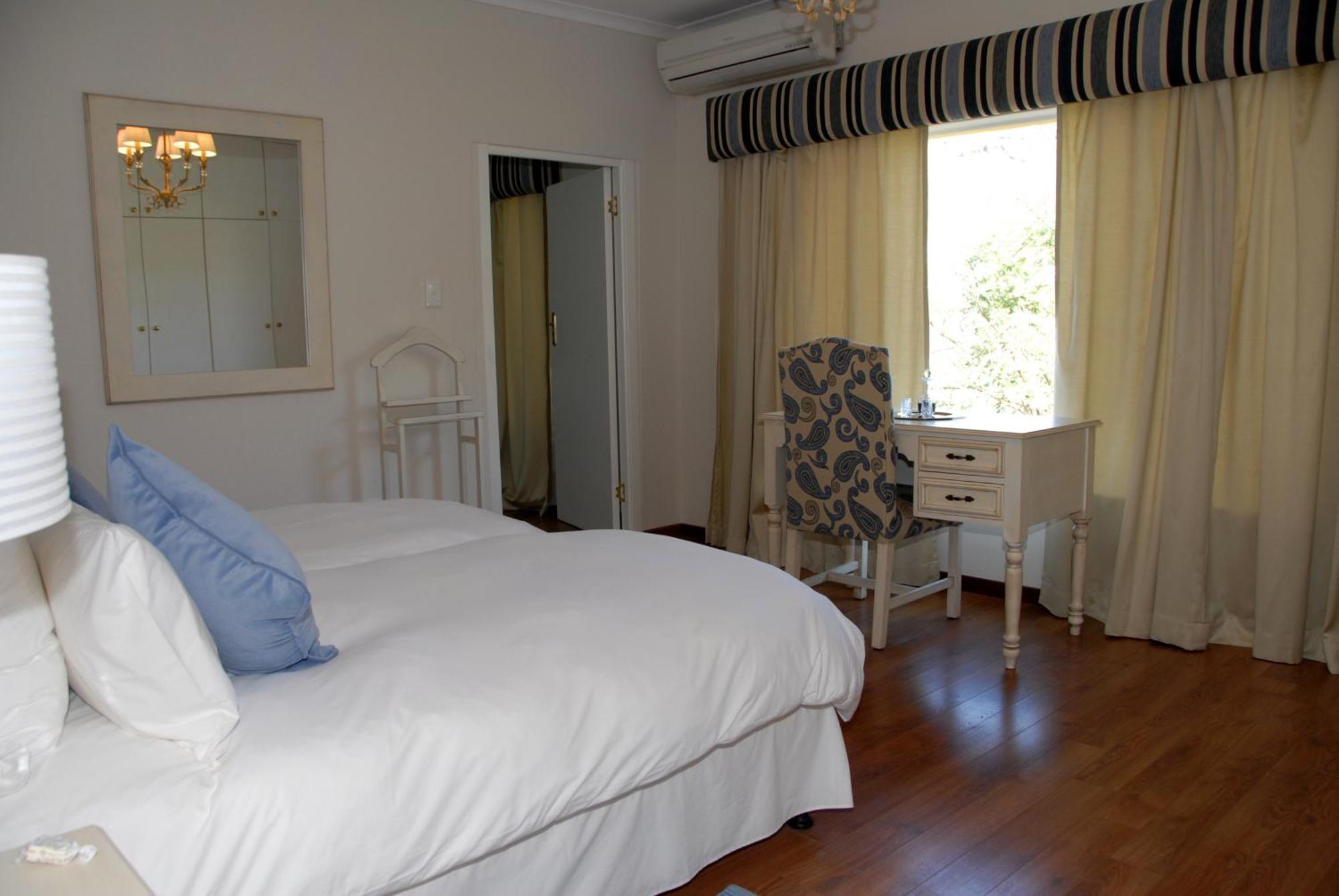 Villa Moringa Guesthouse Windhoek Exterior photo