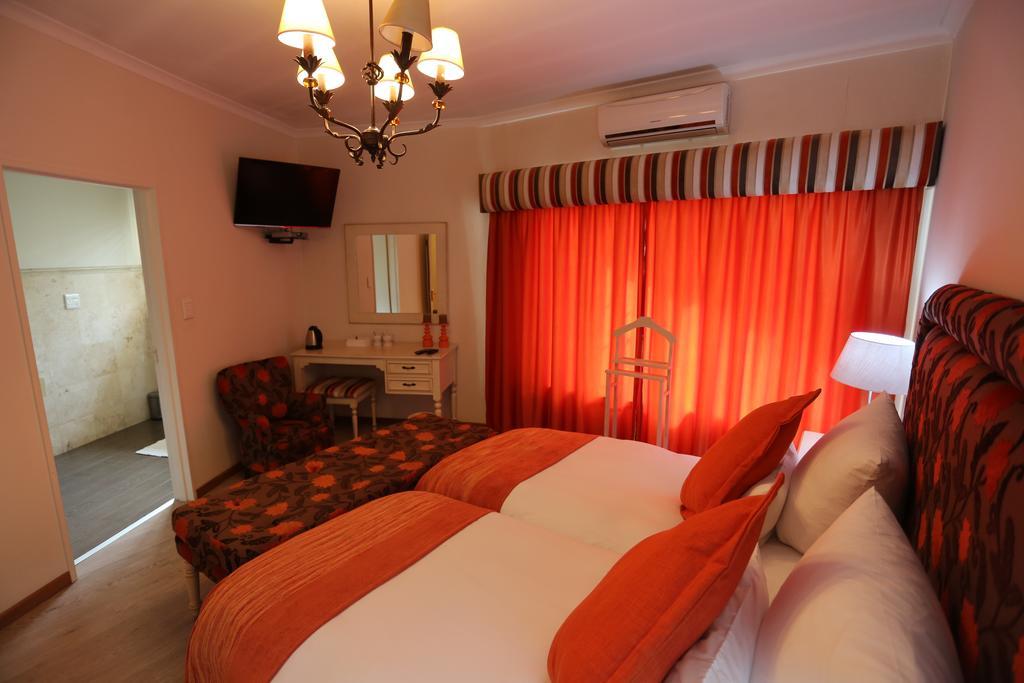 Villa Moringa Guesthouse Windhoek Exterior photo