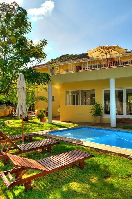 Villa Moringa Guesthouse Windhoek Exterior photo